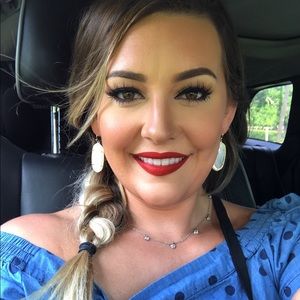 Meet your Posher, Caitlin